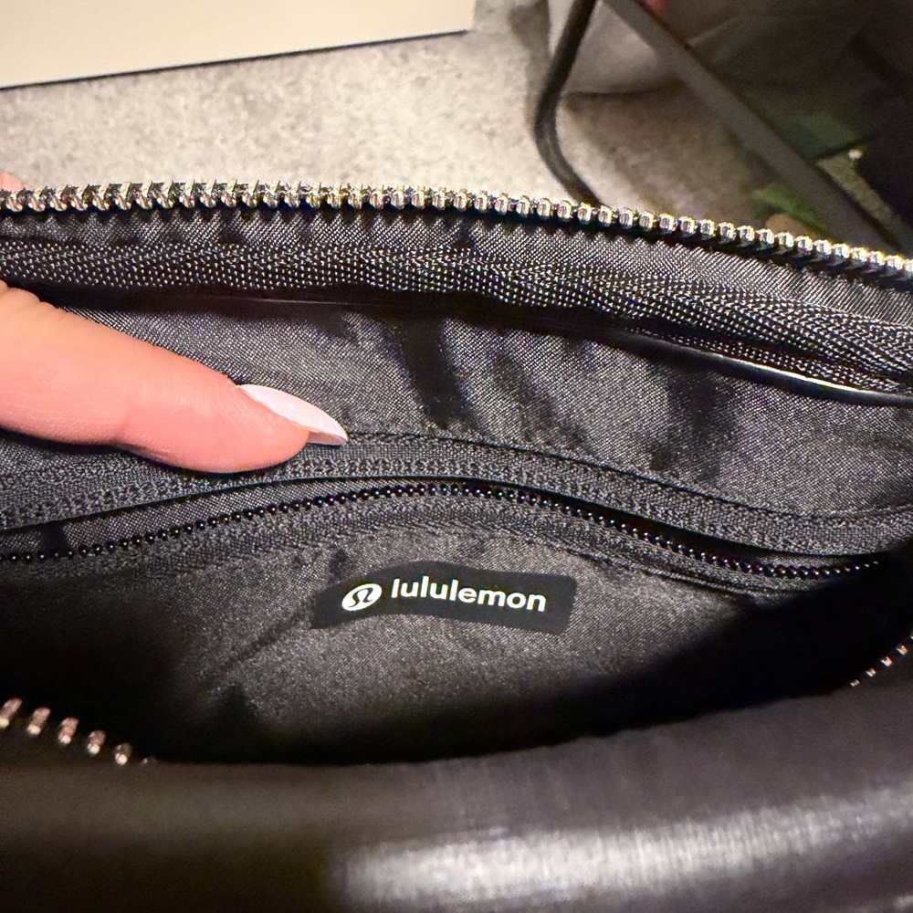 lululemon athletica  puff crossbody bag- Black - Picture 6 of 8